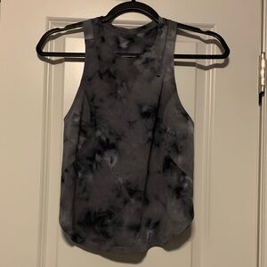 Lululemon Run Kit Black & Gray Tie-Dye Tank
15 ptp, est Sz 6, Good Condition